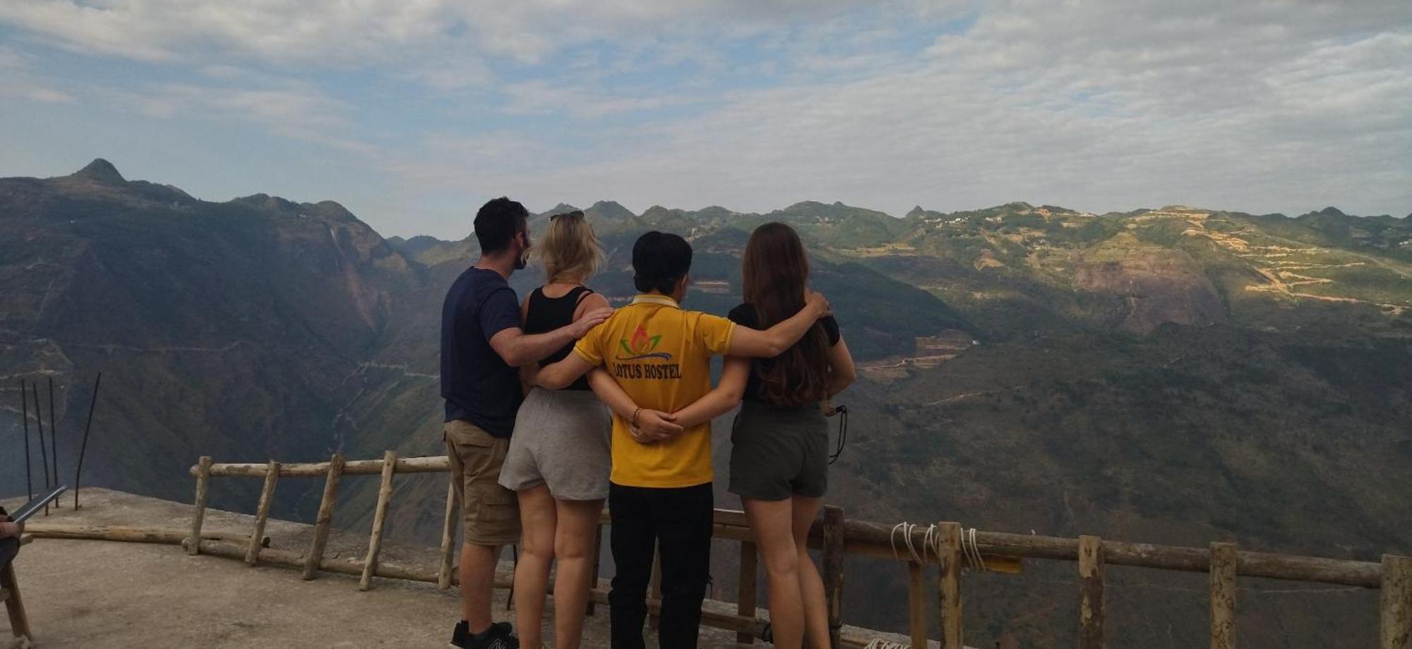 Ha Giang Lotus Hostel Motorbikes Tours Εξωτερικό φωτογραφία
